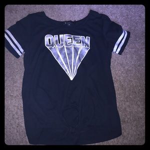 A queen fashionable top
